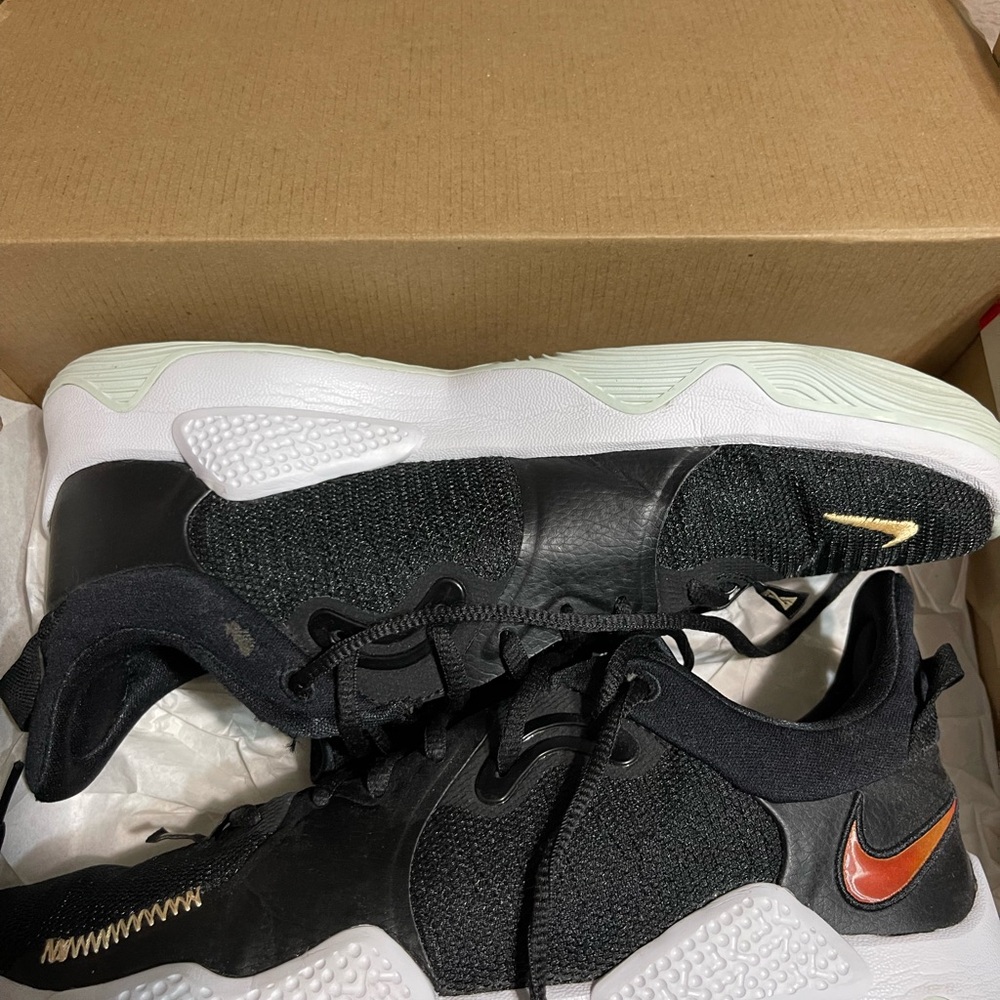 Nike Paul George’s Sz 10